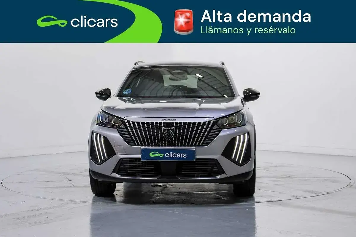 Usado Peugeot 2008 Allure 136 CV (100 kW) 2025 Plateado SUV