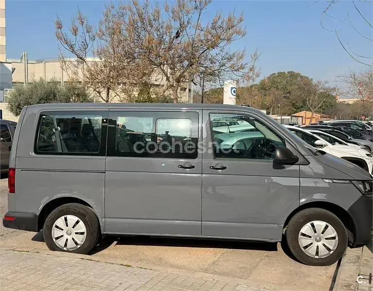 Usado VW Caravelle 150 CV (110 kW) 2022 Gris / plata Van