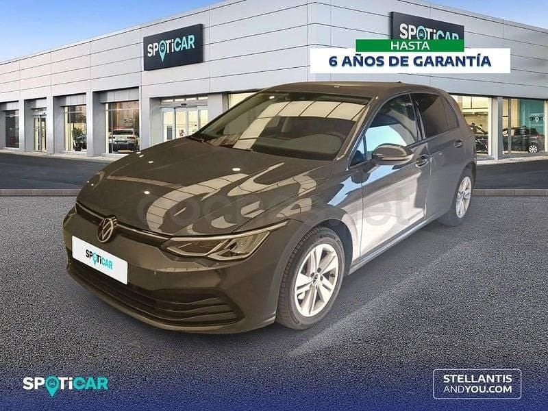 Usado VW Golf VIII Life 115 CV (84 kW) 2020 Gris / plata Berlina