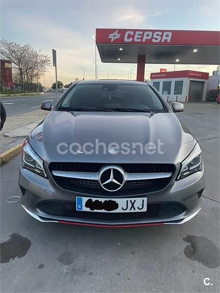 Usado Mercedes CLA220 Shooting Brake 177 CV (130 kW) 2017 Gris / plata Familiar
