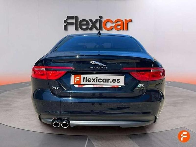 Usado Jaguar XF R-Sport 180 CV (132 kW) 2015 Azul Berlina