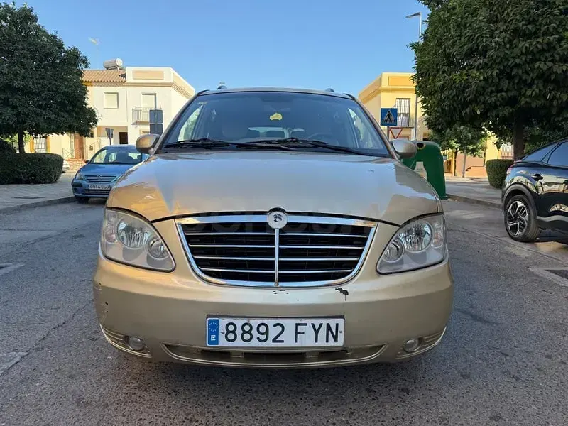 Usado SsangYong Rodius Limited 165 CV (121 kW) 2007 Gris / plata Monovolumen