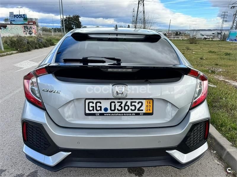 Usado Honda Civic Elegance 120 CV (88 kW) 2018 Gris / plata Berlina