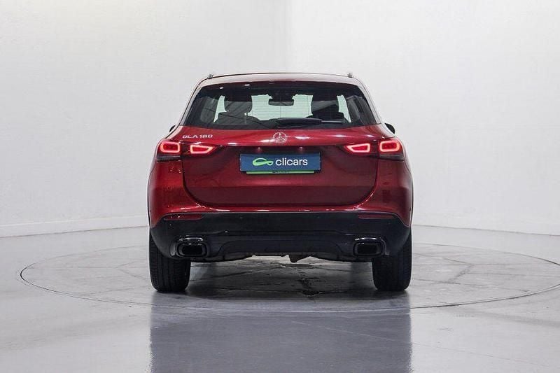 Usado Mercedes GLA180 136 CV (100 kW) 2022 Rojo SUV