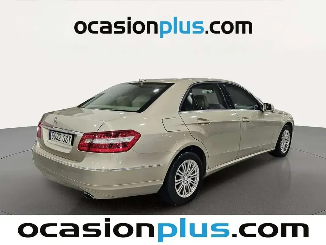 Usado Mercedes E350 Elegance 292 CV (214 kW) 2010 Beige Berlina