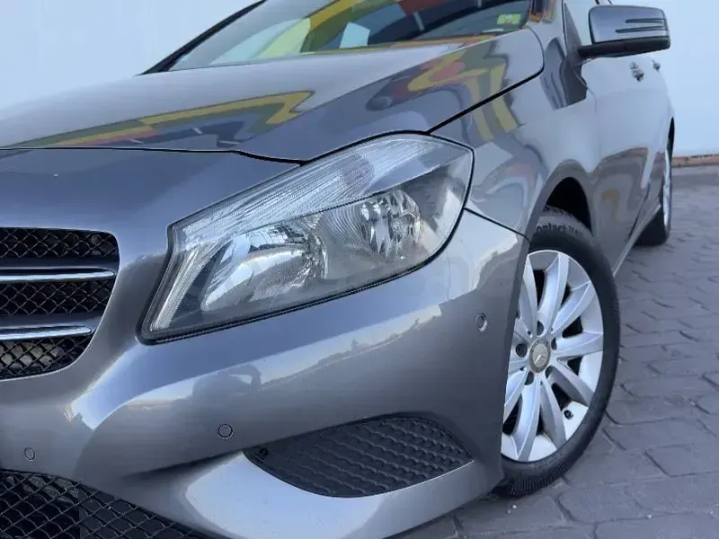 Usado Mercedes A200 Style 136 CV (100 kW) 2014 Gris / plata Berlina