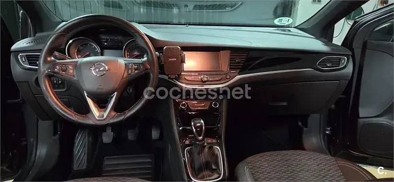 Usado Opel Astra Selective 105 CV (77 kW) 2016 Gris / plata Berlina