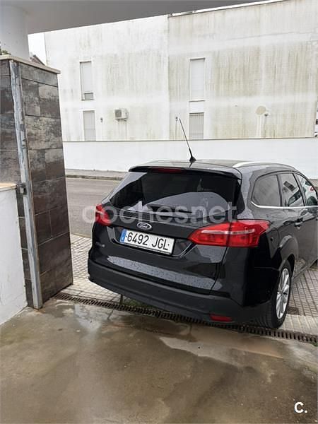 Usado Ford Focus Trend 120 CV (88 kW) 2015 Negro Familiar