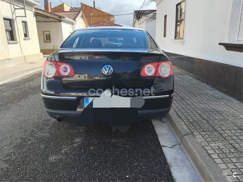 Usado VW Passat Advance 115 CV (84 kW) 2007 Negro Berlina