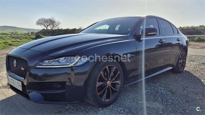 Usado Jaguar XF R-Sport 180 CV (132 kW) 2018 Azul Berlina