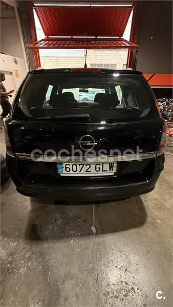 Usado Opel Astra Edition 110 CV (80 kW) 2009 Negro Berlina