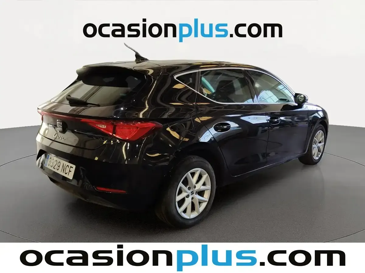 Usado Seat Leon Style 116 CV (85 kW) 2025 Negro Berlina