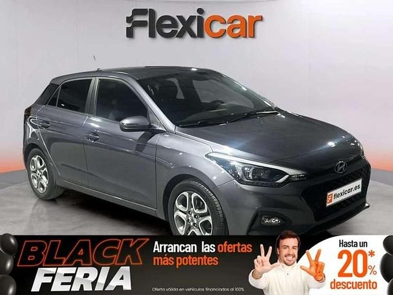 Usado Hyundai i20 100 CV (73 kW) 2018 Gris Utilitario