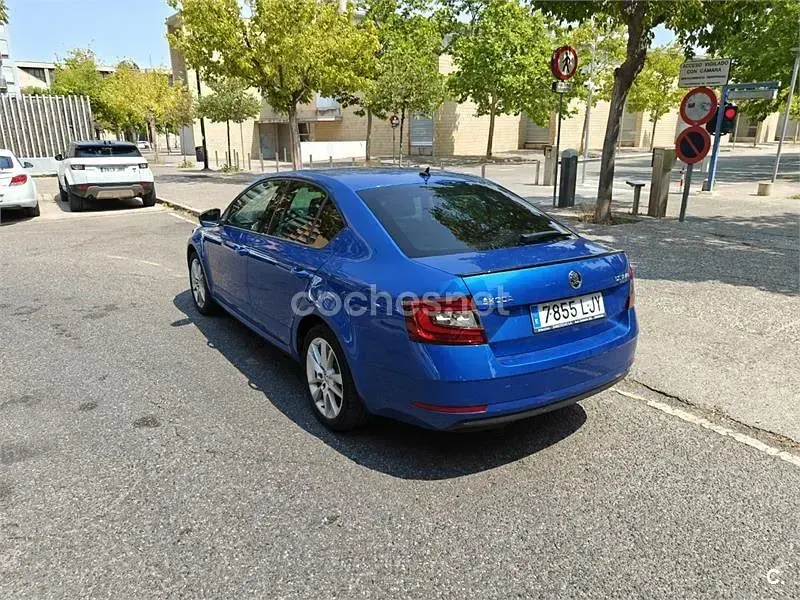 Usado Skoda Octavia Ambition 150 CV (110 kW) 2020 Azul Berlina