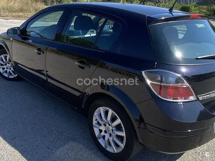 Usado Opel Astra Enjoy 120 CV (88 kW) 2007 Negro Berlina