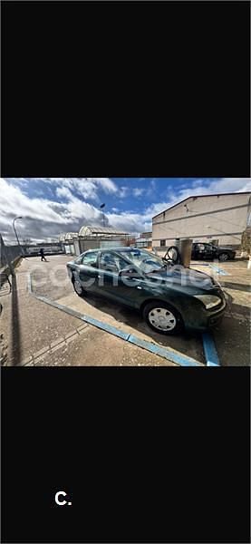 Usado Ford Focus Trend 109 CV (80 kW) 2005 Verde Berlina