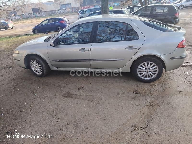 Usado Renault Laguna III Dynamique 130 CV (95 kW) 2007 Gris / plata Berlina