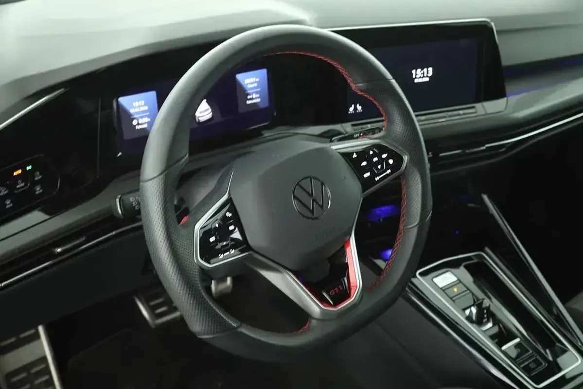 Usado VW Golf VIII GTI 245 CV (180 kW) 2023 Blanco Utilitario