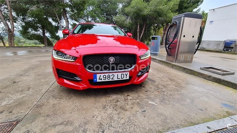Usado Jaguar XE R-Sport 250 CV (183 kW) 2020 Rojo Berlina