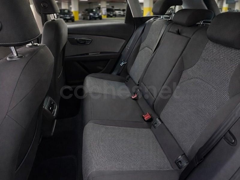 Usado Seat Leon FR 125 CV (91 kW) 2018 Gris / plata Familiar