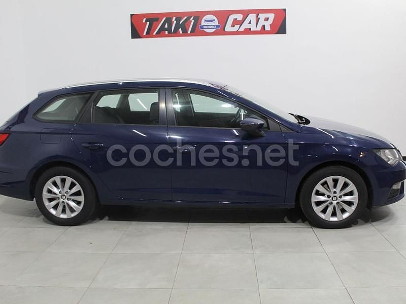 Usado Seat Leon Style 115 CV (84 kW) 2017 Azul Familiar
