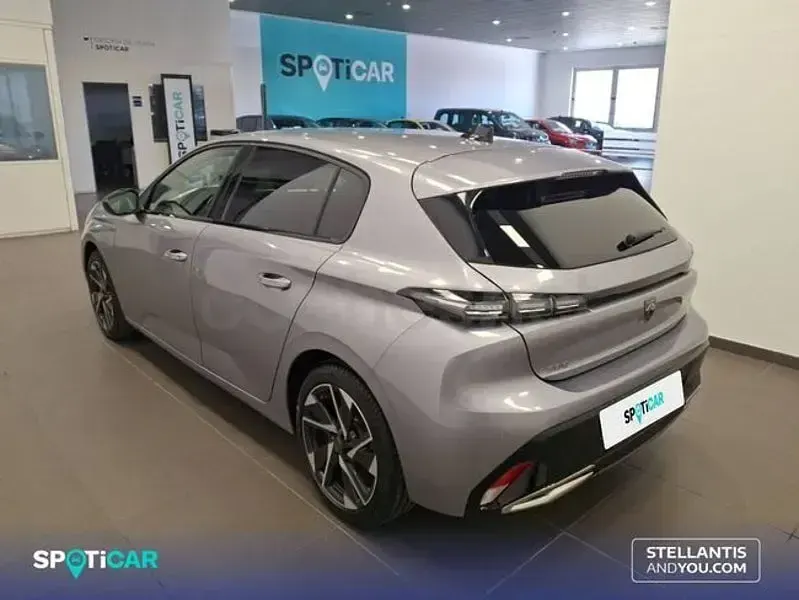 Usado Peugeot 308 Allure 130 CV (95 kW) 2024 Gris / plata Berlina