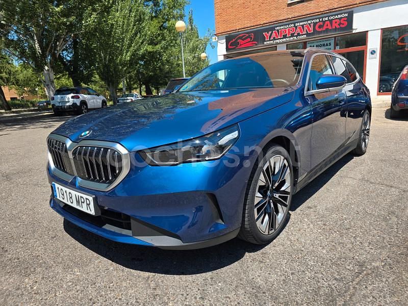 Azul Usado 2024 BMW 520 Comfort Edition Familiar | 64.690 € - Imagen 1/4