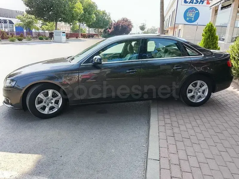 Usado Audi A4 136 CV (100 kW) 2010 Marrón Berlina