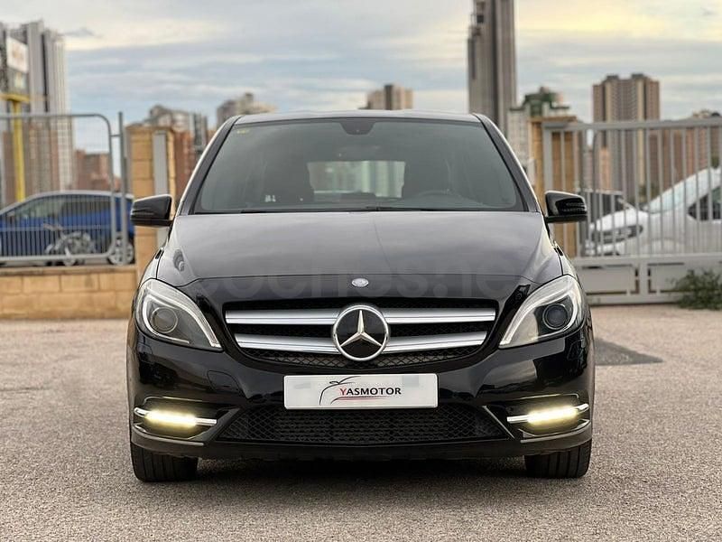 Usado Mercedes B180 109 CV (80 kW) 2014 Negro Monovolumen