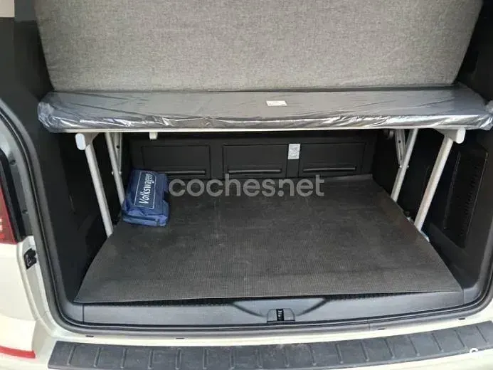 Usado VW California Beach 150 CV (110 kW) 2024 Gris / plata Van
