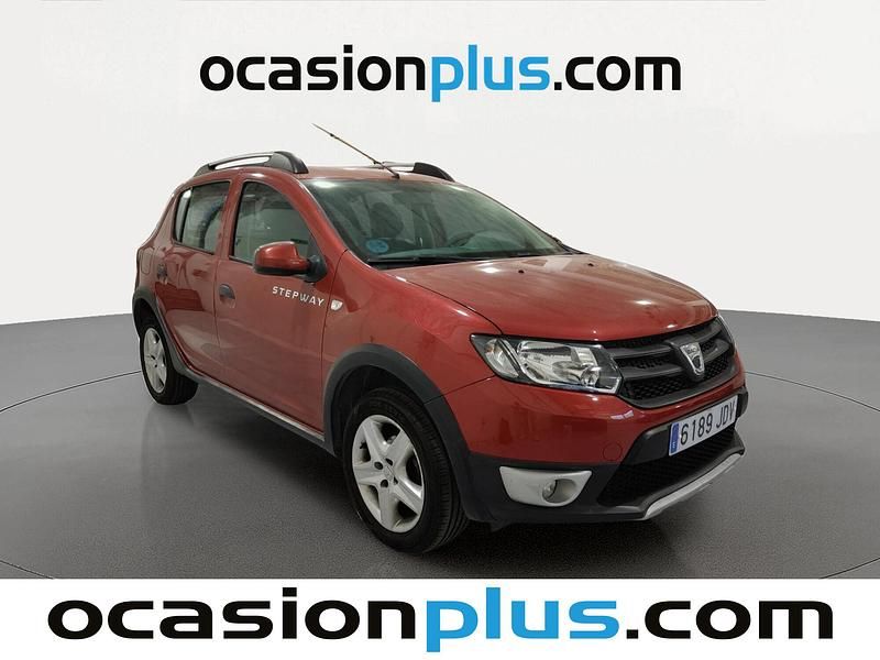 Usado Dacia Sandero Stepway 90 CV (66 kW) 2015 Rojo Utilitario