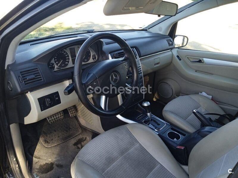 Usado Mercedes B200 136 CV (100 kW) 2006 Negro Monovolumen