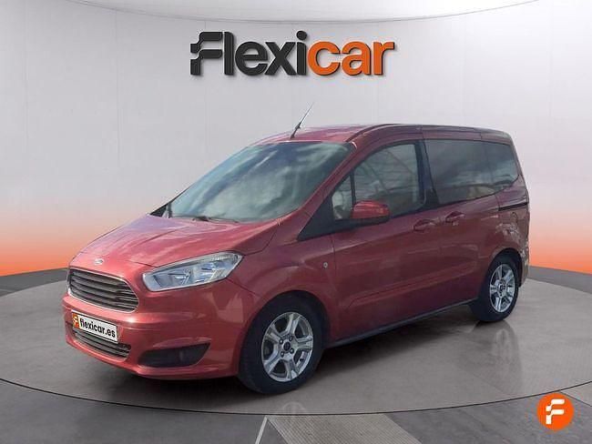 Usado Ford Tourneo Courier Trend 75 CV (55 kW) 2016 Rojo Monovolumen