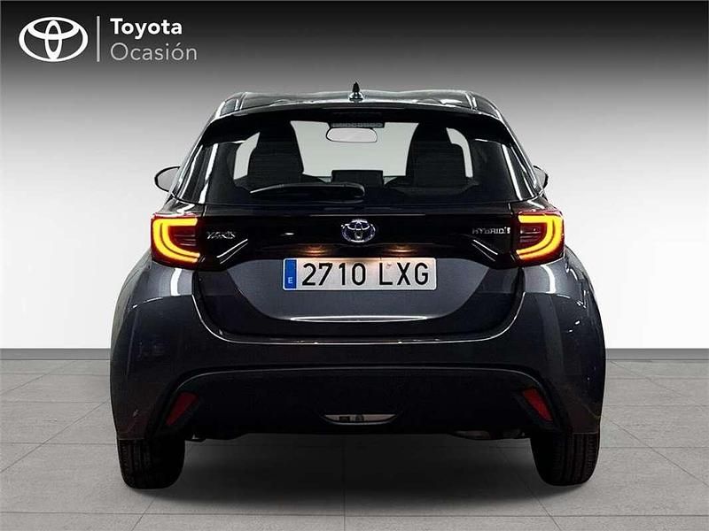 Usado Toyota Yaris Hybrid Active 116 CV (85 kW) 2022 Monovolumen