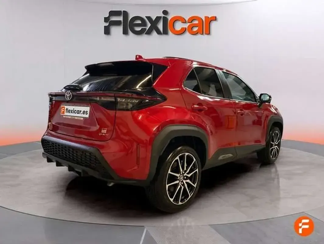 Używany Toyota Yaris Cross Sport 132 KM (97 kW) 2025 Czerwony SUV