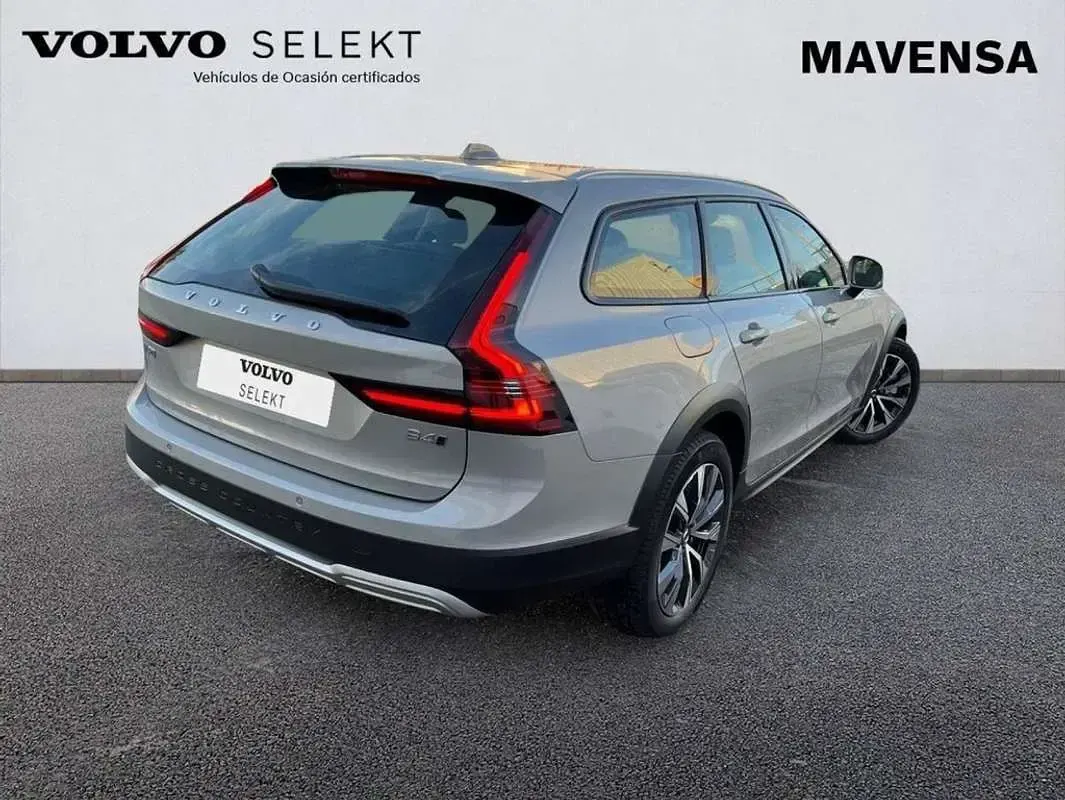 Usado Volvo V90 CC Core 197 CV (144 kW) 2023 Plateado Familiar