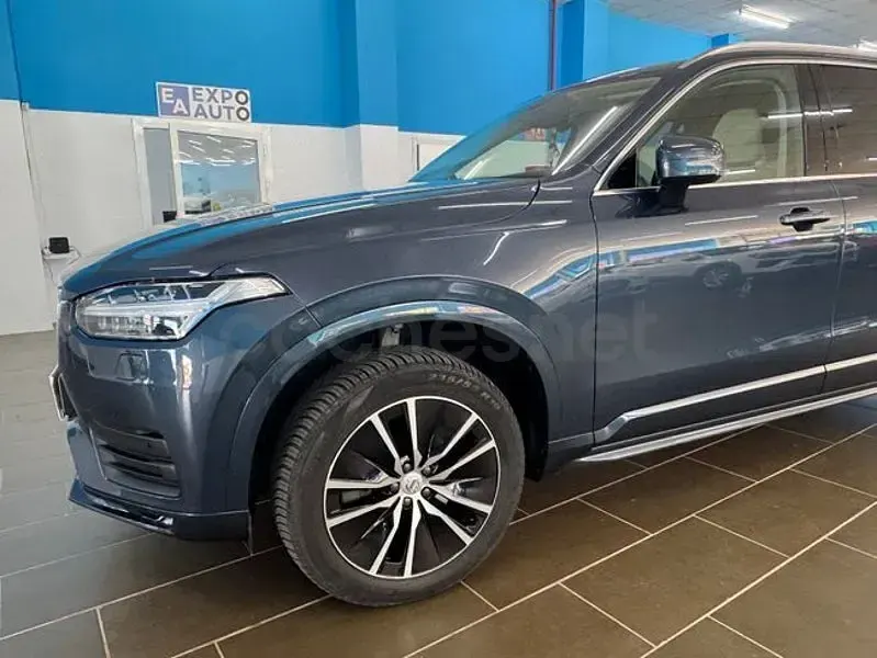 Usado Volvo XC90 Momentum 250 CV (183 kW) 2021 Gris / plata SUV