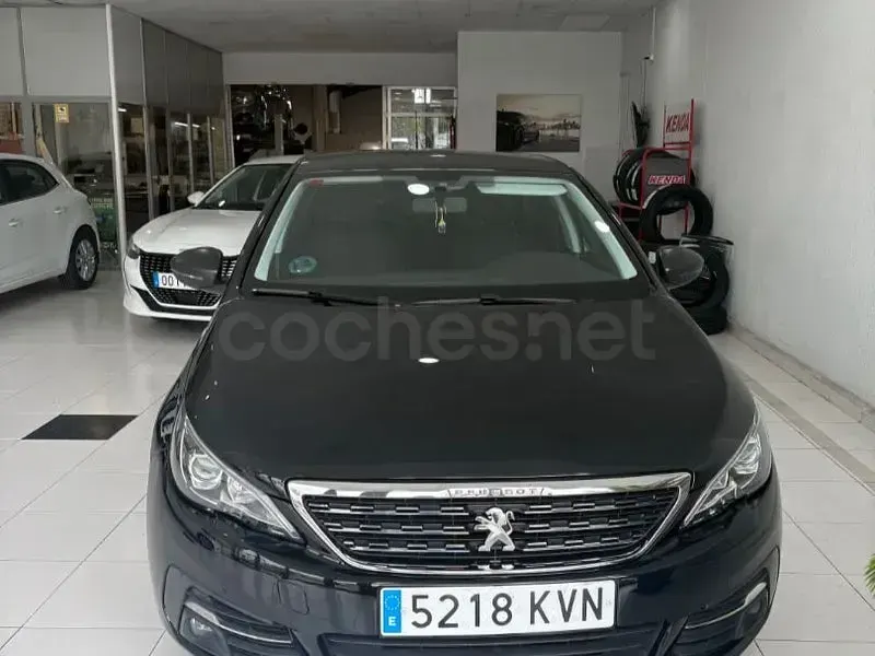 Usado Peugeot 308 Access 100 CV (73 kW) 2019 Negro Berlina