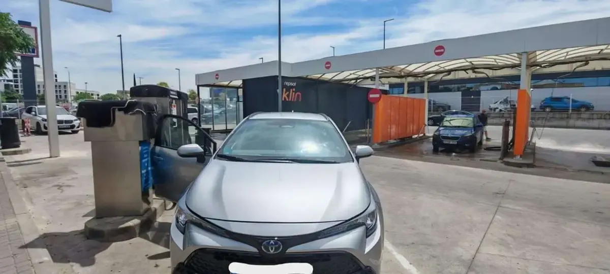Usado Toyota Corolla Active 140 CV (102 kW) 2023 Gris Familiar