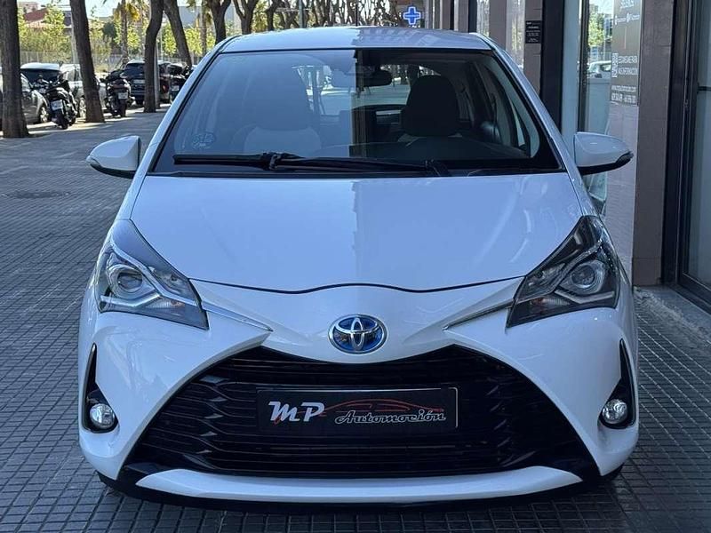 Usado Toyota Yaris Hybrid Active 100 CV (73 kW) 2017 Blanco Utilitario