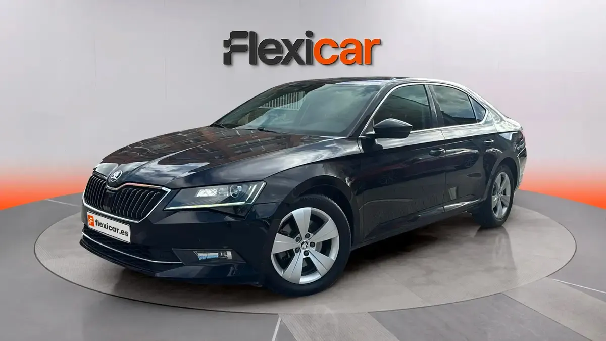 Usado Skoda Superb Active 150 CV (110 kW) 2019 Negro Berlina