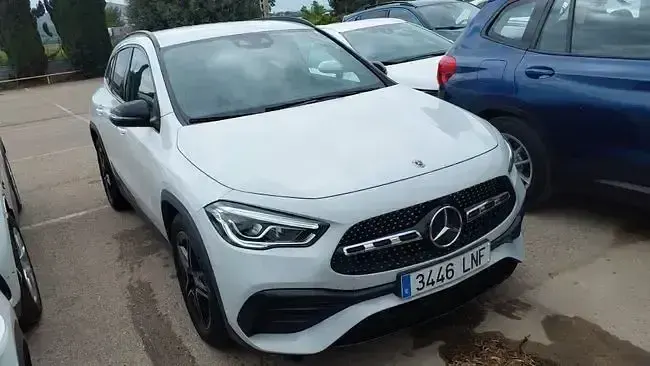 Usado Mercedes GLA200 150 CV (110 kW) 2021 Blanco SUV