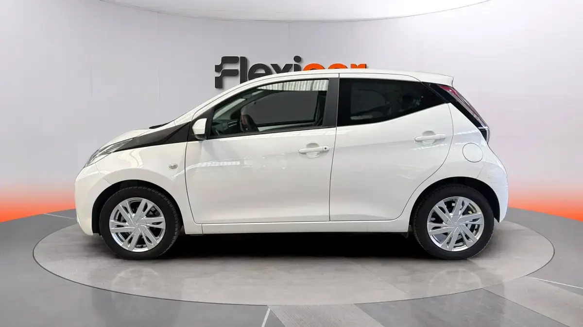 Usado Toyota Aygo X-cite 72 CV (52 kW) 2016 Blanco Utilitario