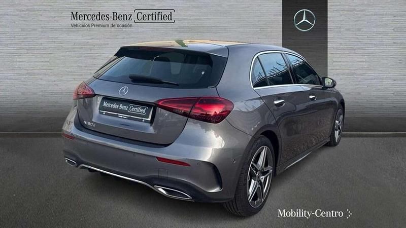 Usado Mercedes A180 109 CV (80 kW) 2024 Gris Utilitario