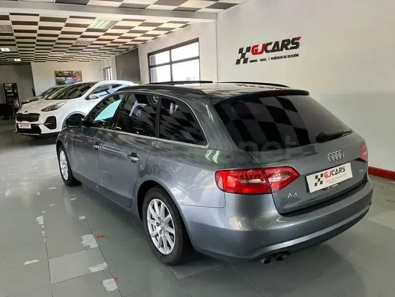 Usado Audi A4 S-Line 143 CV (105 kW) 2012 Gris / plata Familiar