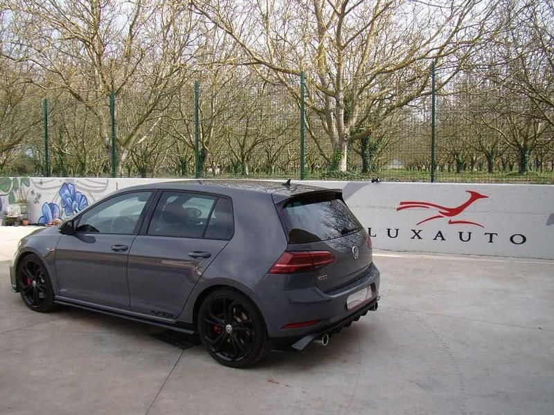 Usado VW Golf VII GTI 290 CV (213 kW) 2019 Gris Utilitario