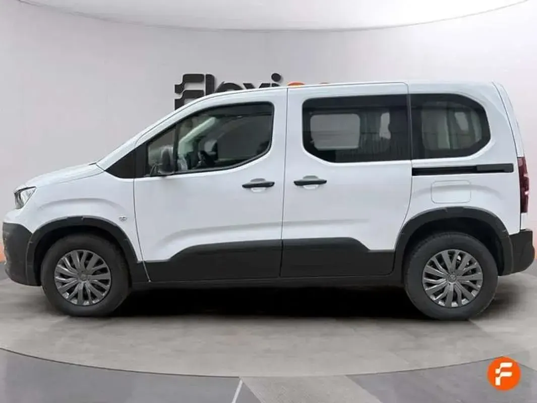 Usado Peugeot Rifter Active 110 CV (80 kW) 2023 Blanco Monovolumen