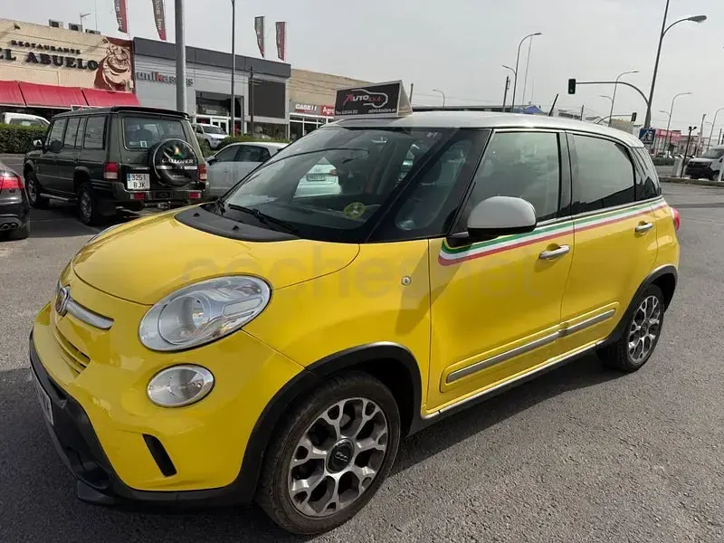 Usado Fiat 500L Trekking 85 CV (62 kW) 2014 Amarillo Monovolumen