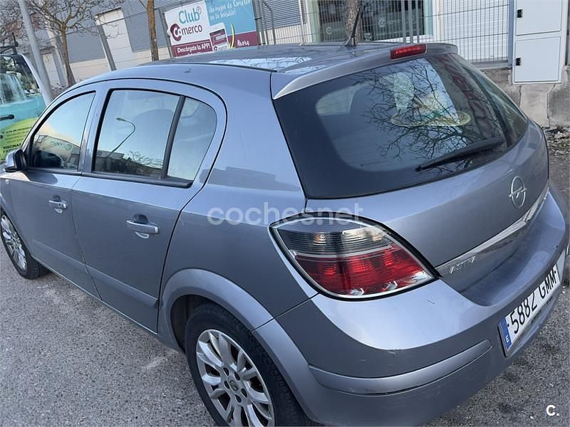 Usado Opel Astra Edition 110 CV (80 kW) 2009 Azul Berlina