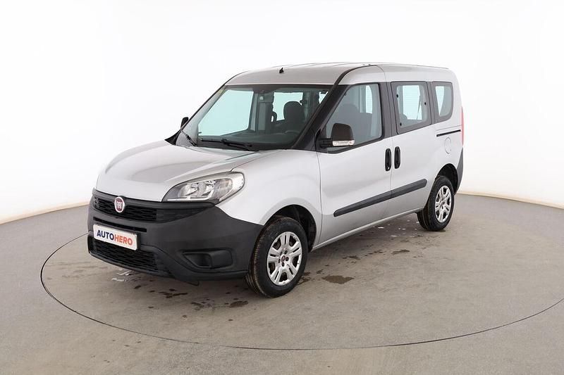 Usado Fiat Doblò Pop 90 HP (66 kW) 2015 Prateado Monovolume